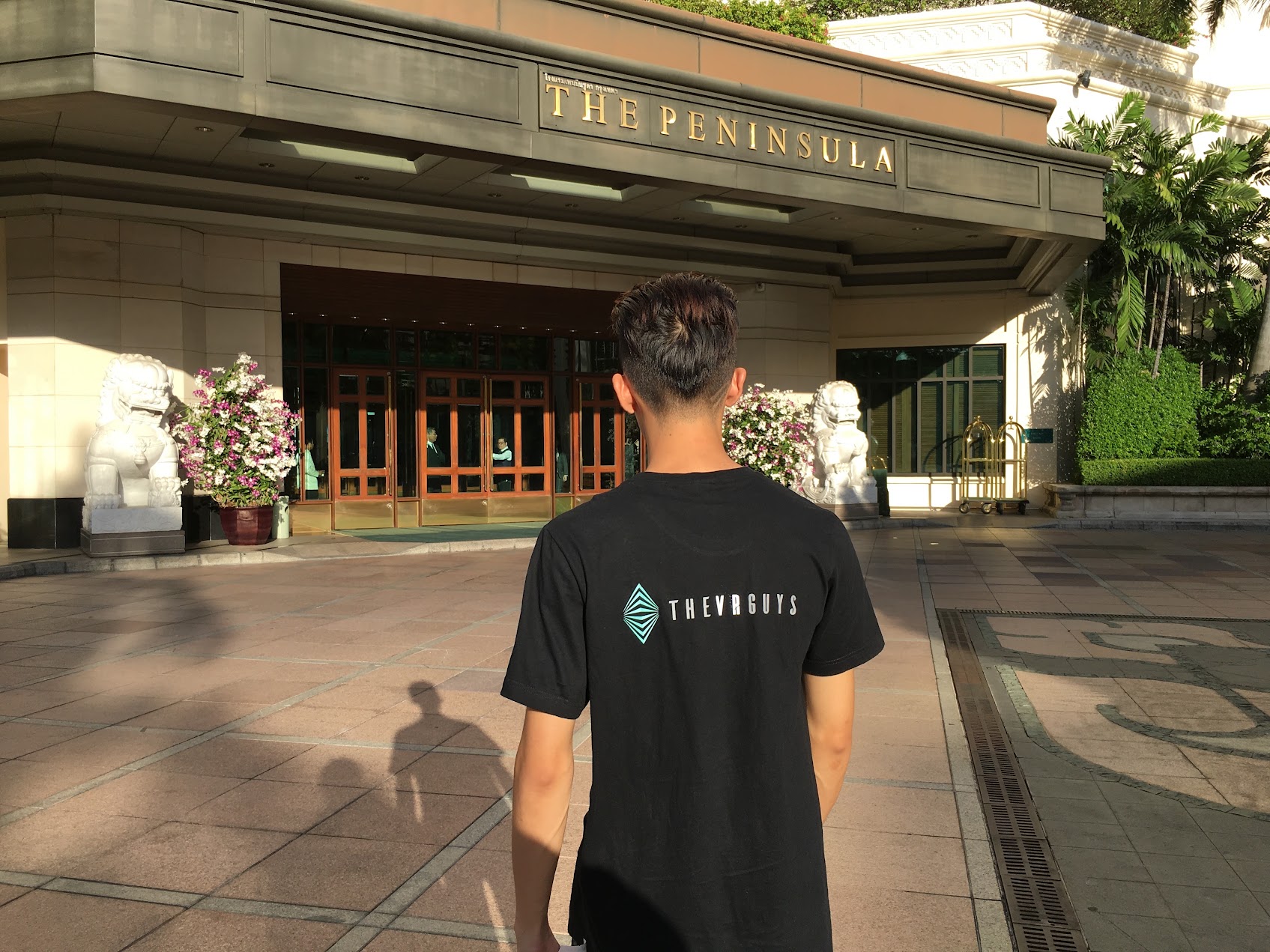 A VR Guys team member arriving at the Peninsula Bangkok entrance